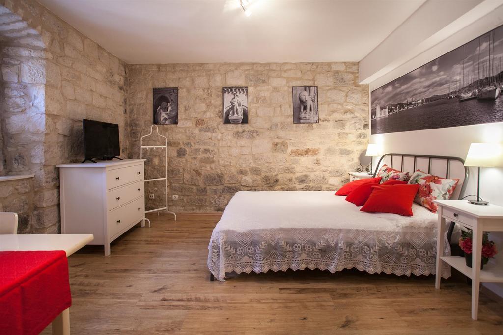 Apartment & Room Ursa Trogir Eksteriør bilde